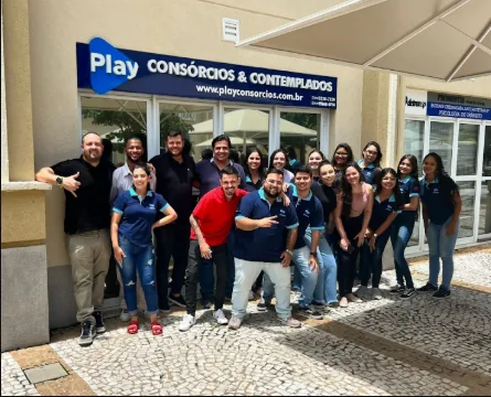Time Play Consórcios em frente à unidade